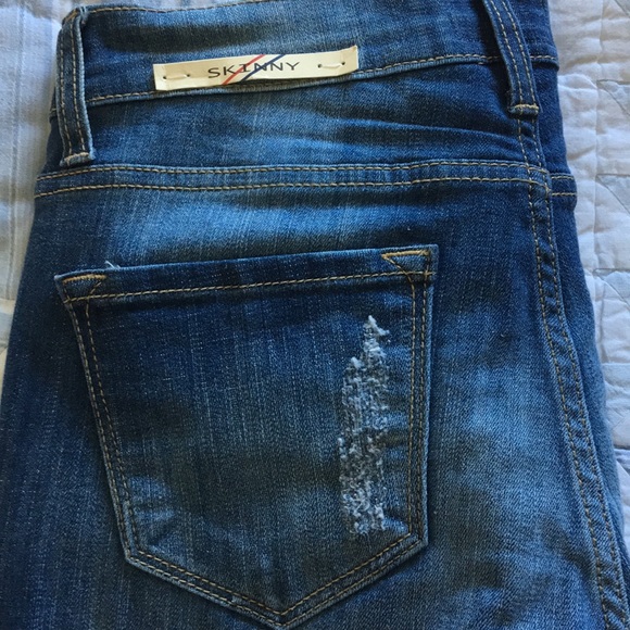 Distressed women’s skinny jeans - Picture 3 of 3
